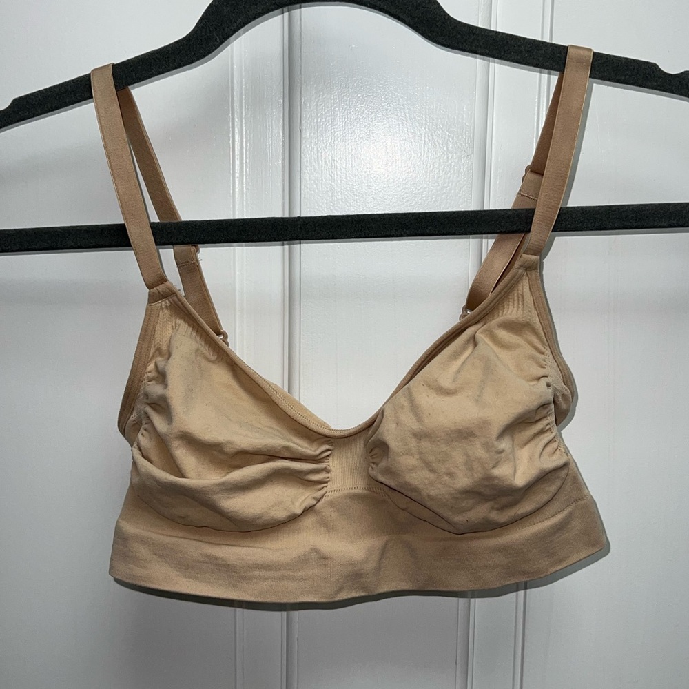 SKIMS Nude/Tan Wireless Scoop Bralette
